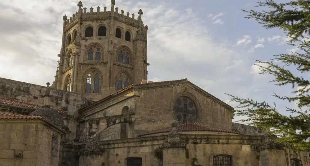 Circuit at Your Leisure through Galicia and the Former Kingdom of León