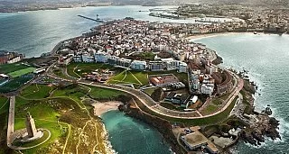 Circuit at Your Leisure through the Rías Altas and Costa da Morte in Pazos and Charming Accommodatio