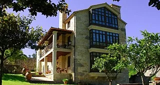 Circuit at Your Leisure through the Rías Baixas in Pazos and Charming Accommodations