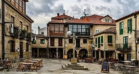  Plaza de la Leña in the historic center of Pontevedra._339