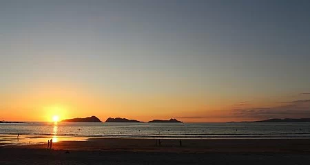 Sunset over the Cíes Islands as seen from the beach_12