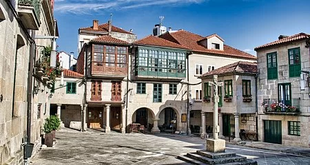 Typical street in the historic center of Pontevedra with traditional architecture._340